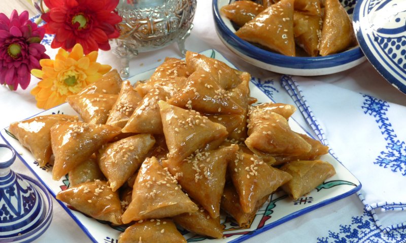 מתכון למאפה מרוקאי מתוק מצופה דבש וממולא בשקדים