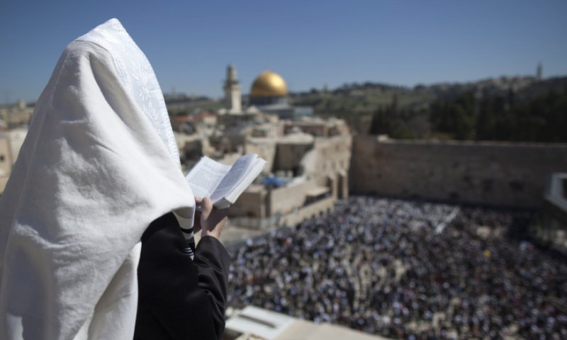 אלפים במעמד ברכת הכהנים בכותל המערבי