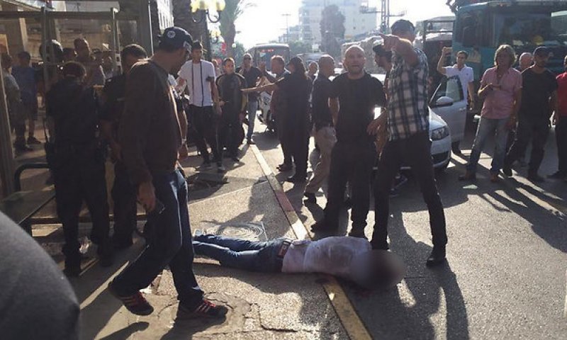 פיגועי דקירה ברעננה, בחולון ובירושלים