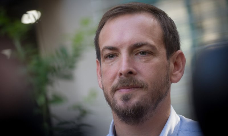 אסף זמיר מגיב לאלי כהן: "אני כבר בארץ, מה נסגר?"