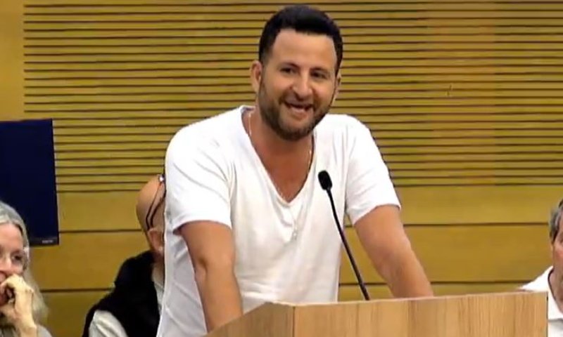 צפו: גיא הוכמן הצחיק את שדולת המילואים