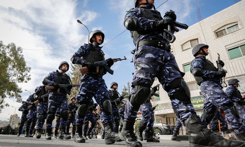 תיעוד מפחיד: שוטרי הרש"פ מתאמנים בבקעה עם RPG