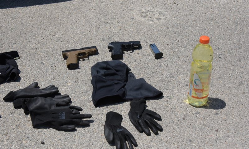 בנשקים שלופים: חולית מתנקשים נעצרה. צפו