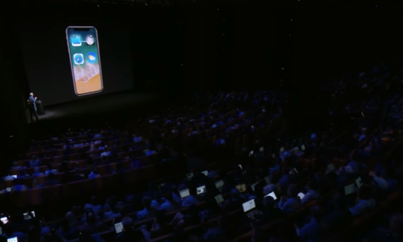 צפו: זו הסיבה לפדיחה המביכה בהשקה של אפל