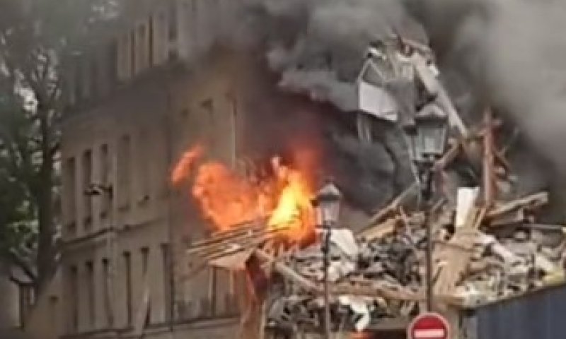 פיצוץ גז ענק בפריז: בניינים עלו באש, עשרות נפצעו
