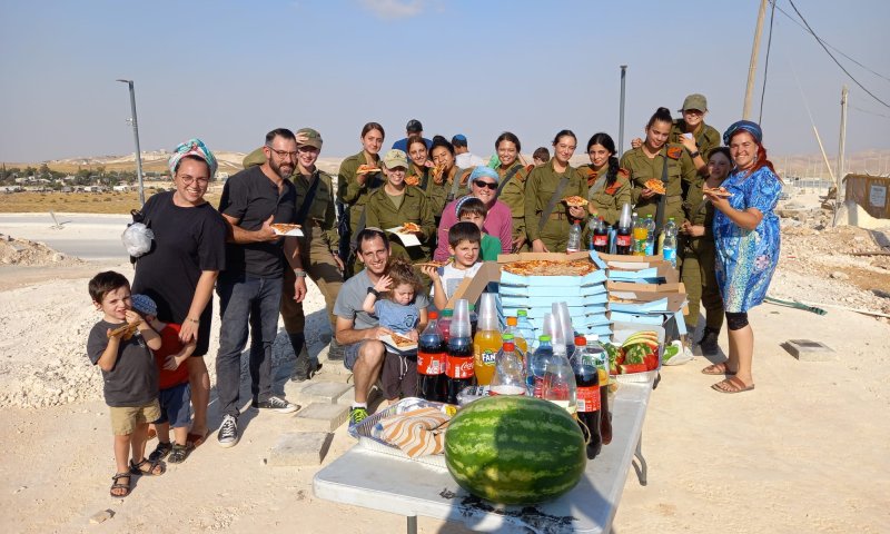 תושבי נוקדים במקום הפינוי: "מתעקשים לפנק"
