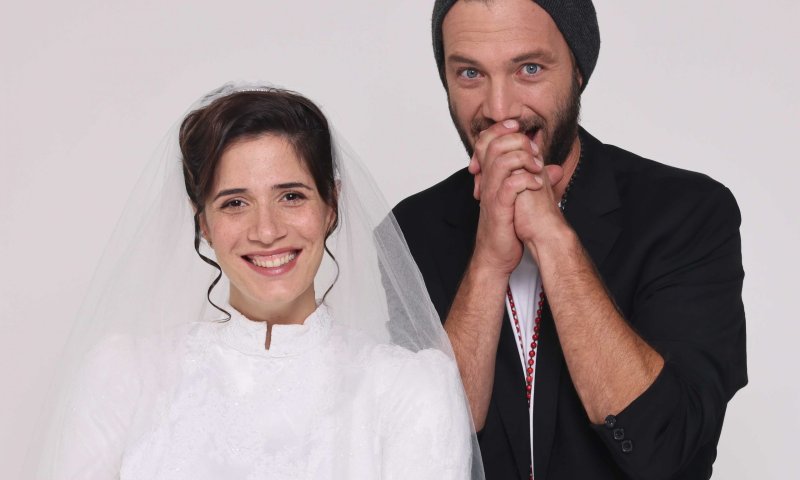 הסרט המצליח "לעבור את הקיר" מגיע לתיאטרון