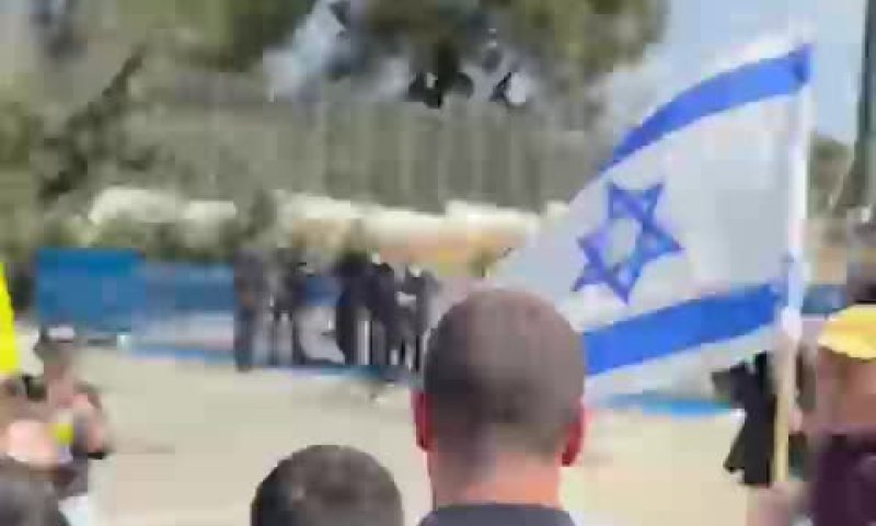 תיעוד: ח"כ אלמוג כהן נאלץ להיכנס לכנסת בליווי משטרתי