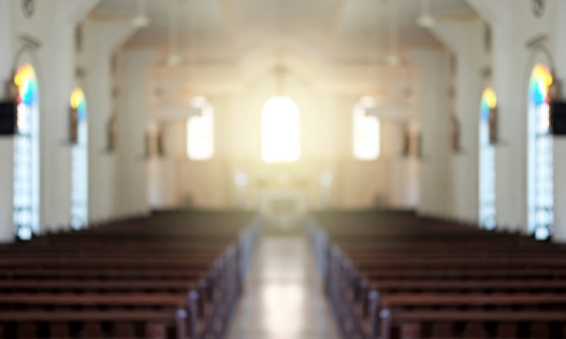 טלטלה במגזר החרדי: התחבקו עם נוצריות והודחו מתפקידם