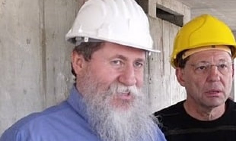 כצל'ה יצא לבדוק איך מכשירים עובדי בניה ישראלים