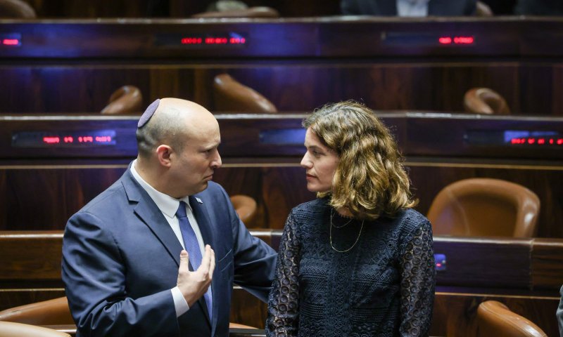 בשמאל נפרדים מבנט: "נפתלי, תודה ובהצלחה!"