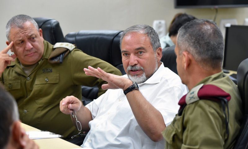 ליברמן: "הבלגה על פציעת הקצין, מזמינה תקיפה נוספת"