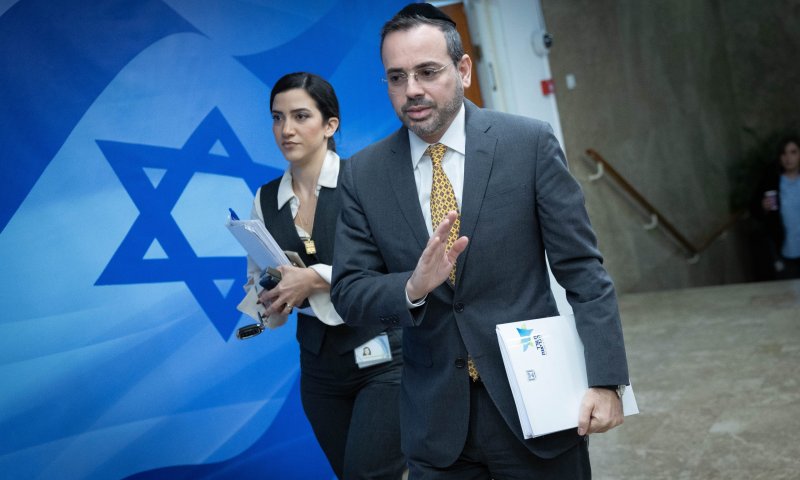 דרמה בכנסת: שר הבריאות פונה מלשכתו