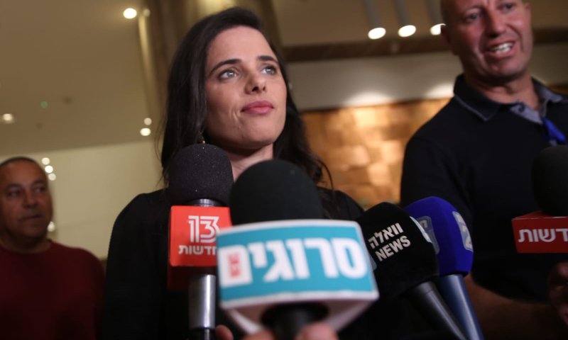 שקד מגיבה לרה"מ: "אתמול אנשיך אמרו שתלך עם גנץ"