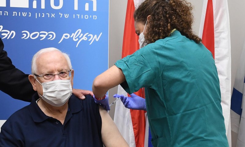 אנשים לא מתחסנים, וזה לא קשור למכחישי הקורונה