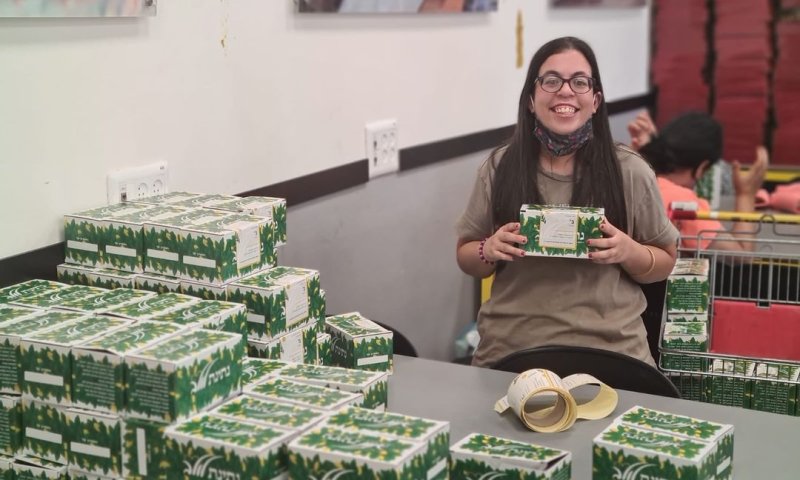 שתי מצוות ברכישה אחת של ארבעת המינים