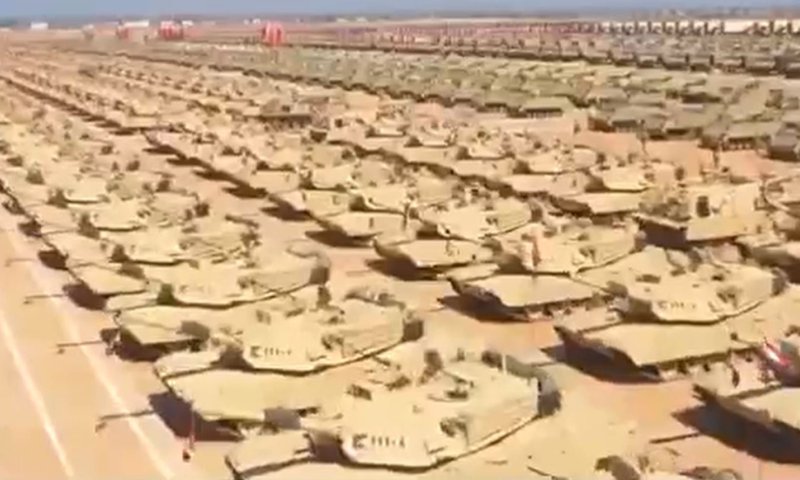 אלפי טנקים ומאות מטוסים: צבא מצרים בסרטון מדאיג