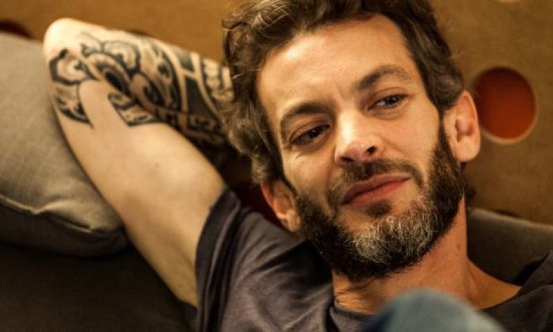 אחרי שנטש הפגנה בבלפור: מוקי יוצא נגד הממשלה