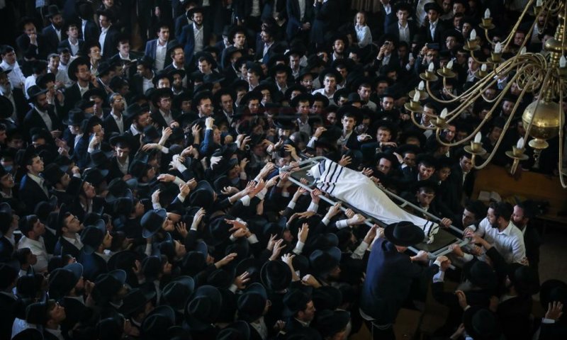 תיעוד: מיטת הרב אדלשטיין הגיעה לישיבת פוניבז'