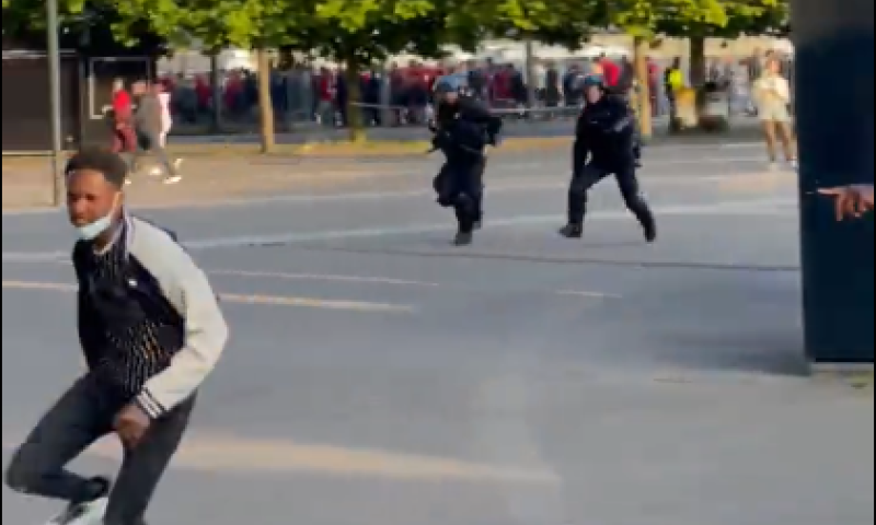 כאוס בגמר: האוהדים השתוללו והמשחק נדחה