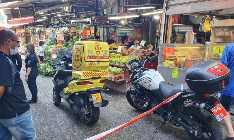 קטטה בשוק הכרמל: בן 41 דקר בן 16; מצבו קשה