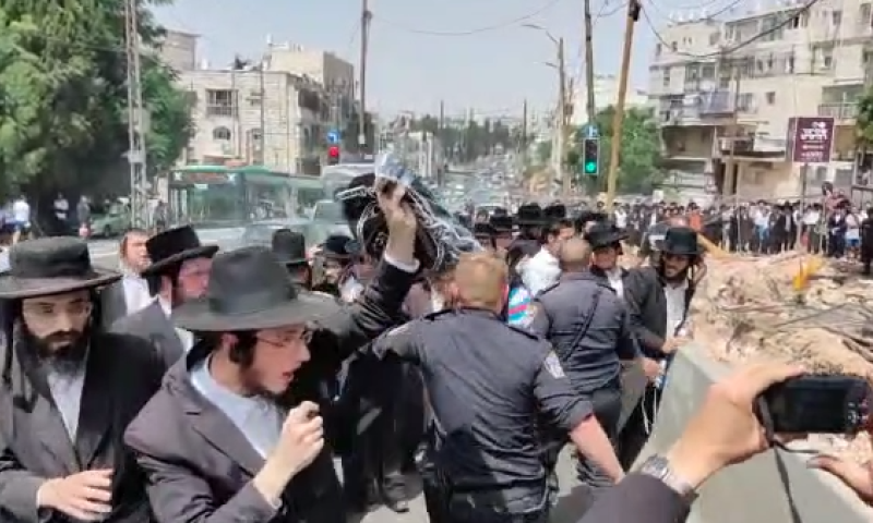 הפגנת החרדים בבר אילן: 7 נעצרו לאחר שתקפו שוטרים