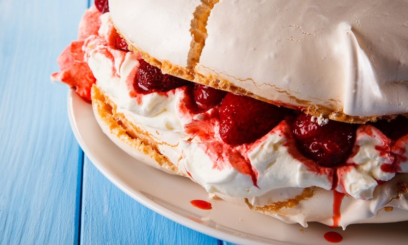 חלומי: מתכון לפבלובה תותים וקצפת