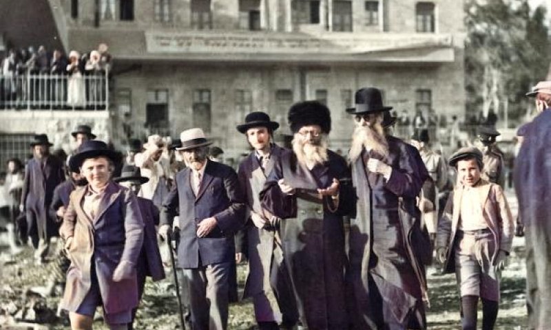 מדהים: החליט להוסיף צבע לתמונות של הרב קוק