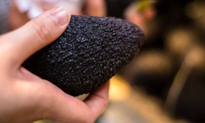 שדד את הדואר עם "רימון" &ndash; אבוקדו שהשחיר