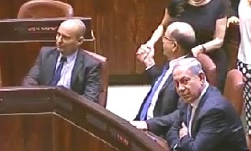 שפת הגוף: נתניהו מתעב את שרי הבית היהודי