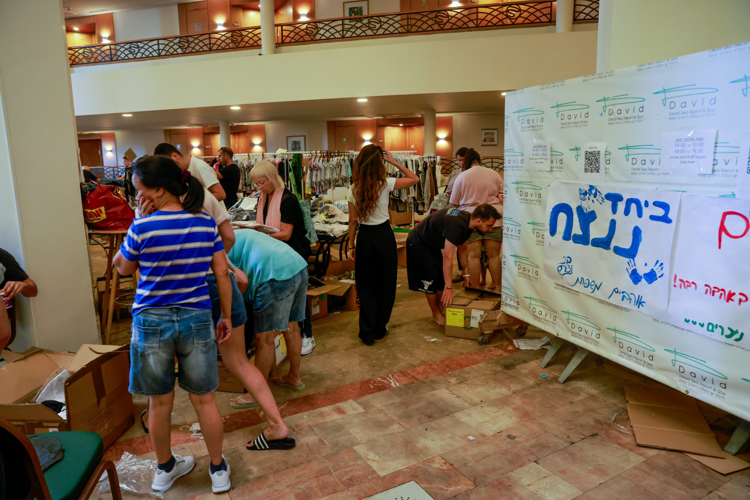 מפונים בבתי המלון (צילום: יוסי זמיר\פלאש 90)