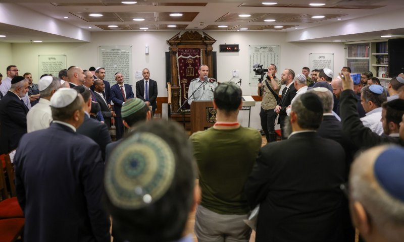 מרגש: תפילה מיוחדת בכנסת לחטופים והחיילים