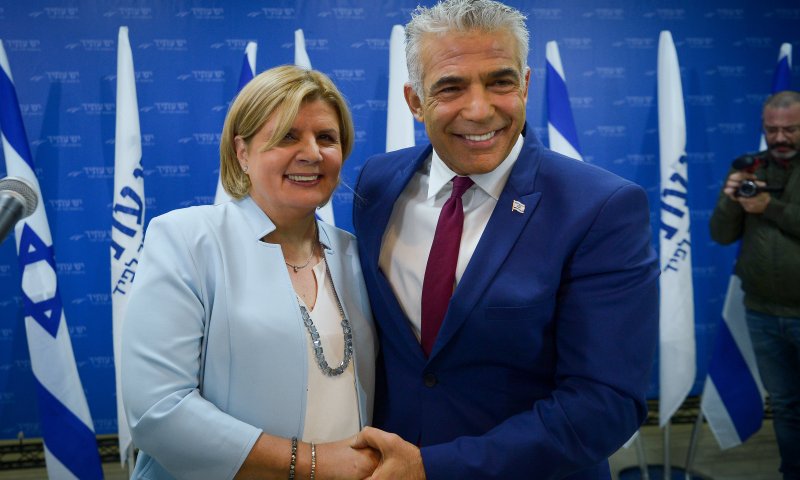 ראש אכ"א בזמן 'בלוף הגיוס': ח"כית בכחול לבן