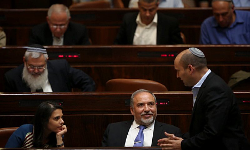 בנט הודיע: "נצביע נגד ההצעה של ליברמן"