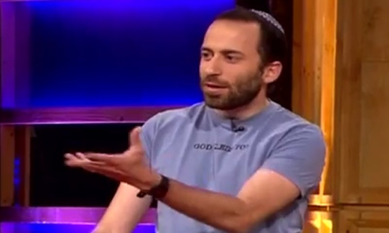 צפו: יאיר אורבך בסטנדאפ להגנת התנ"ך