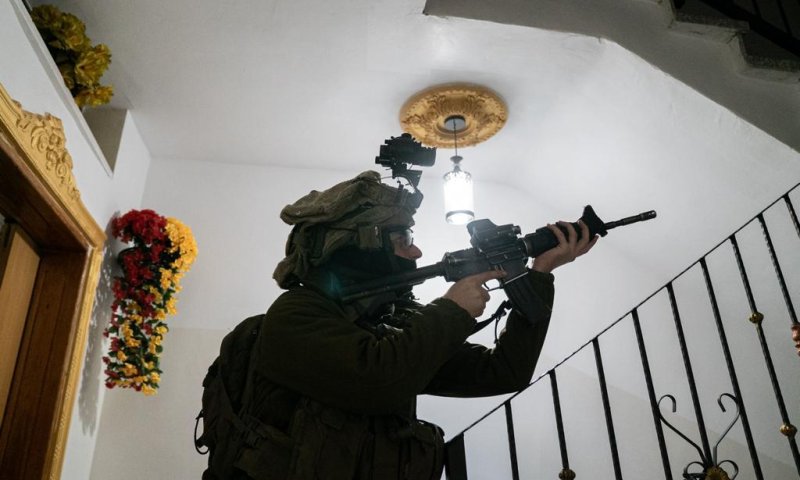 שובר גלים: 19 מבוקשים נעצרו בפעילות לילית