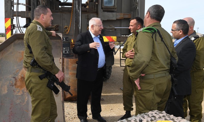 הנשיא שוחח עם הטייס שנפצע: "הוכחתם שלא חוזרים עד שלא מבצעים"