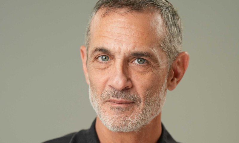 מהתיאטרון למוזיקה: השחקן נתי רביץ בשיר חדש