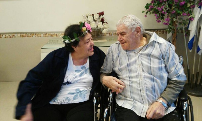 מרגשים: התאהבו בבית האבות והחליטו להתחתן