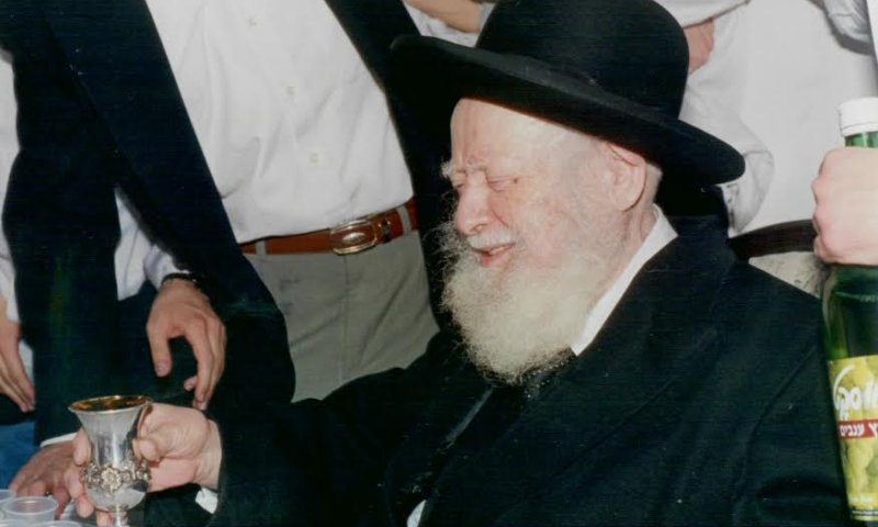 'צריך דף יפה': 10 סיפורים על הרב אברהם שפירא זצ"ל