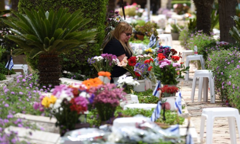 להניף את הדגל: אסור שיום הזיכרון יהיה רק יום של אבל