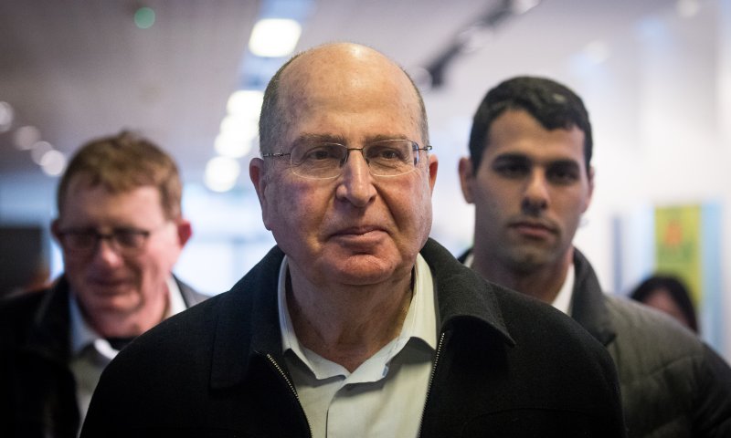 "גרוע מגדולי אויבינו": בישראל תוקפים את יעלון על דבריו