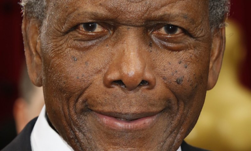 מת השחקן השחור הראשון שזכה באוסקר