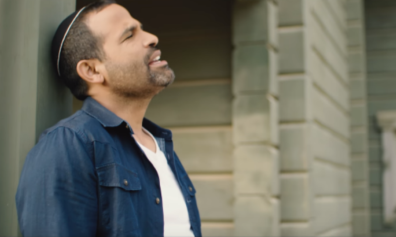 חוזר לאחר השקט: אודי דוידי משיק קליפ חדש&bull; צפו