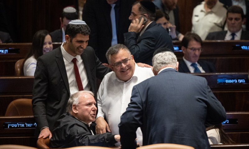 קרעי ואמסלם פיטרו את יו"ר הדואר: "תפקוד לקוי"