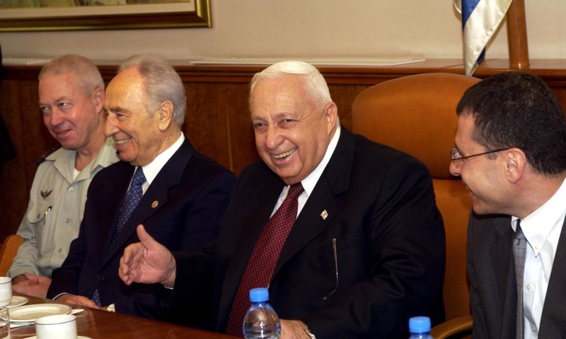 צפו בתחנות השונות בחייו של אריאל שרון