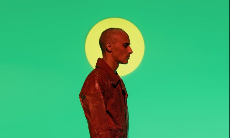 אסף אמדורסקי מנגן על כל הכלים בשיר החדש "רצינו פלא"