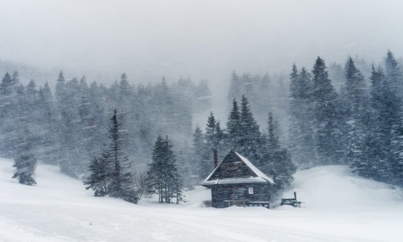 ישראלים נתקעו בסופת ענק בנאפל. צפו בחילוץ