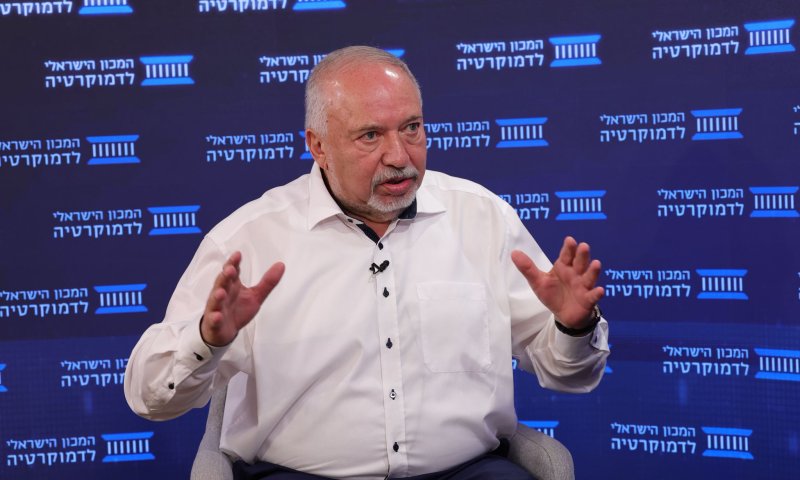 באופוזיציה זועמים על גפני: "הופך את צה"ל לאויב"