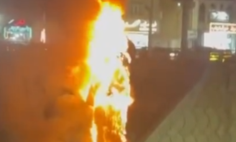 חם באיראן: המפגינים פתחו מתקפת הצתות נגד המשטר, כ-50 נהרגו